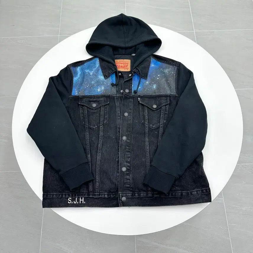 [BUNJANG] Levi's Black Denim Hooded Jacket with Back Milky Way Painting (XL) / LEVI'S 리바이스 흑청 후드 자켓 등판 은하수 페인팅 국내유일매물 XL 110