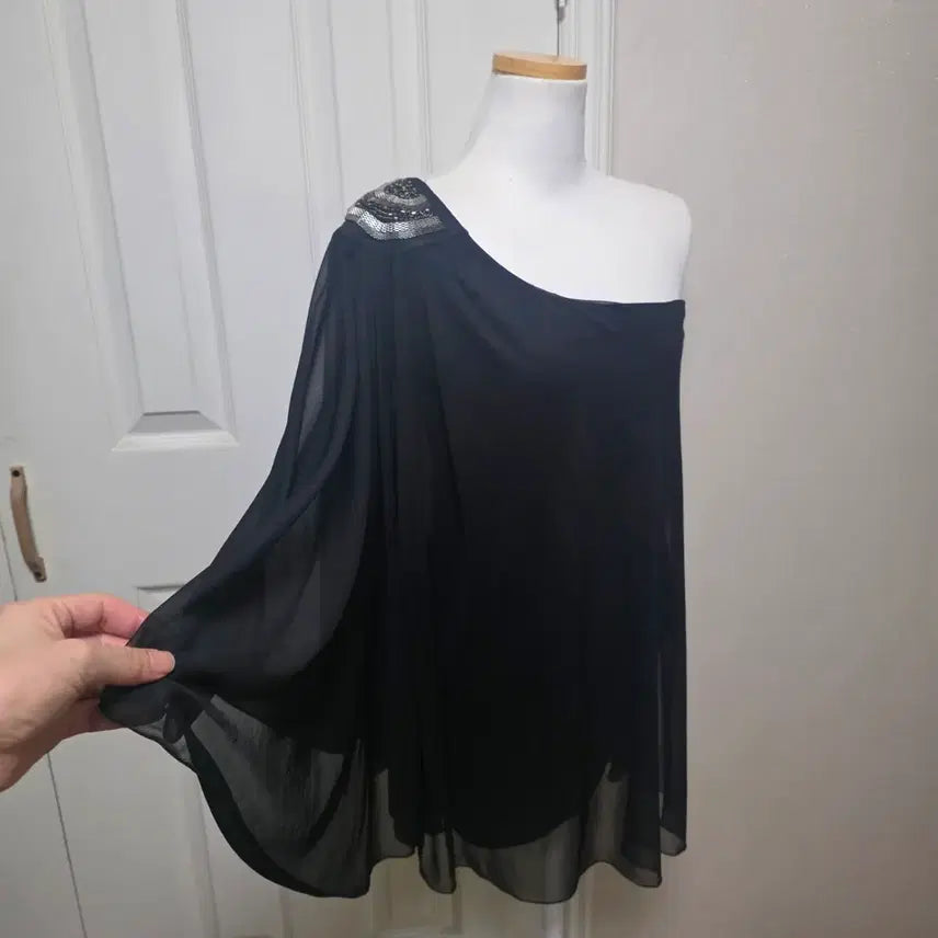 [BUNJANG] Forever 21 Black One-Shoulder Chiffon Blouse (S/P) / 포에버21 블랙 원숄더 쉬폰 블라우스 S/P
