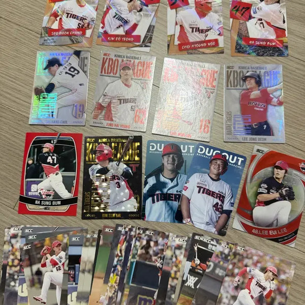 [BUNJANG] Kia Tigers KBO Baseball Card Holo Parallel Puzzle / KBO 카드 기아 홀로페러렐 퍼즐 더그아웃