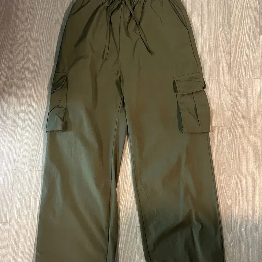 [BUNJANG] Avery Nylon Cargo Pants / 에이블리 카고바지