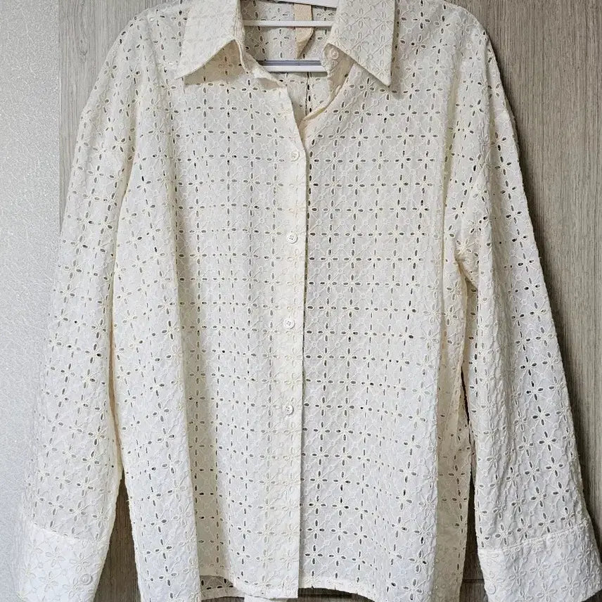[BUNJANG] Zara Ivory Cream Punching Embroidery Shirt / [무배]자라 아이보리 크림 펀칭 자수 셔츠