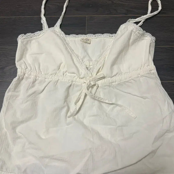 [BUNJANG] Brandy Melville White Lace Top / 브랜디멜빌 화이트 레이스 탑