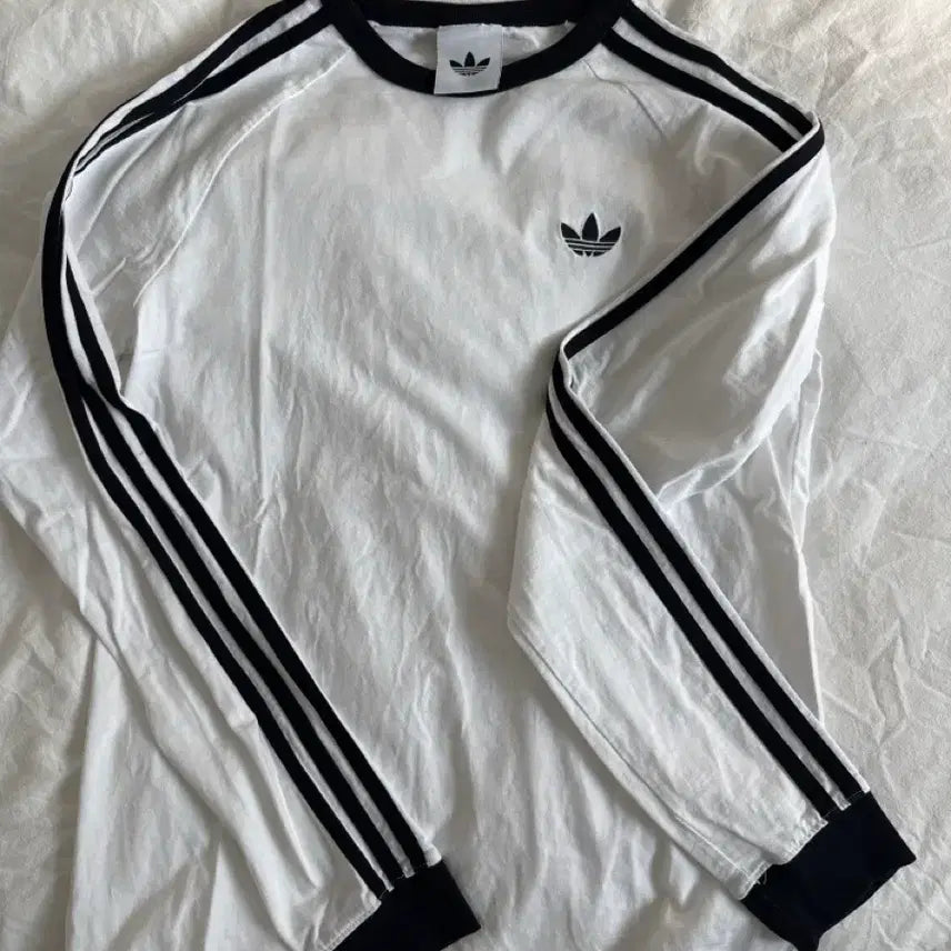 [BUNJANG] Adidas Logo T-Shirt / Adidas top