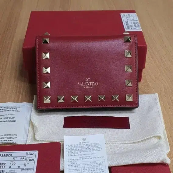 [BUNJANG] Valentino Garavani Rockstud Leather Bi-fold Wallet Red / 발렌티노 락스터드 지갑/반지갑 정품S급(보증서O)
