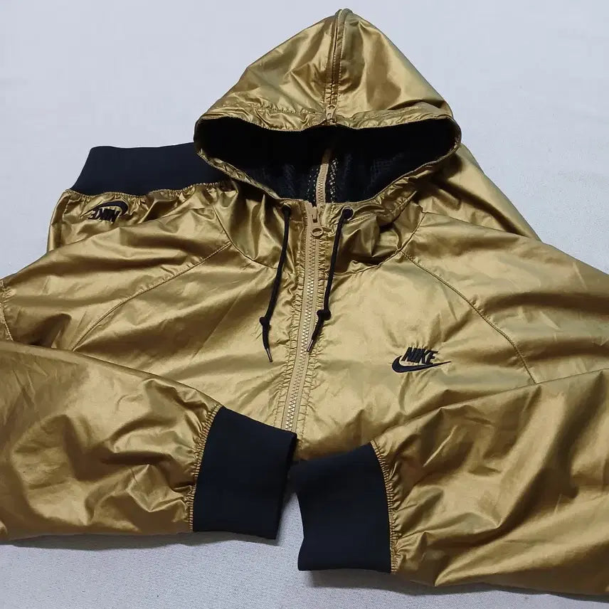 [BUNJANG] Nike Metallic Windrunner Jacket / NIKE 나이키 윈드러너 바람막이 골드 메탈릭 바람막이 자켓