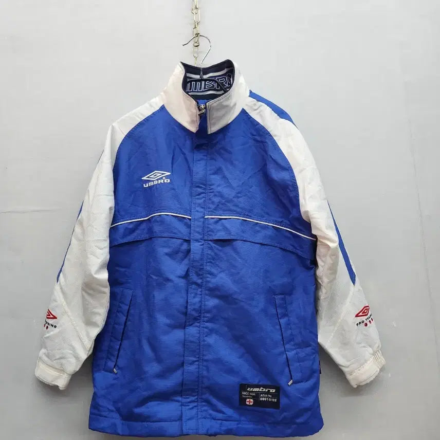 [BUNJANG] Umbro Blue/White Color Block Windbreaker Jacket (Size M-L) / 엄브로 블루/화이트 배색 바람막이 스트링 자켓 M~L