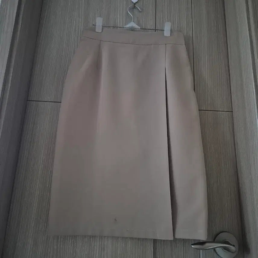 [BUNJANG] Elle A-Line Pleated Long Skirt Beige / 에이라인스커트엘르