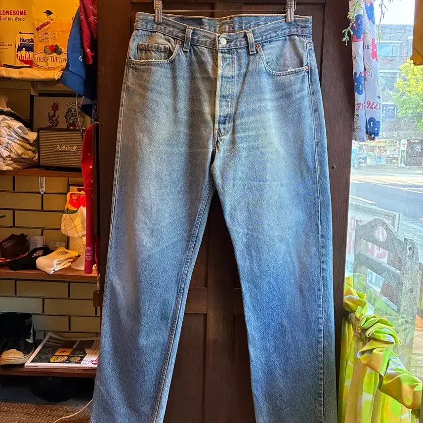 [BUNJANG] Levi's 501 90s Made in USA Light Blue Wash Straight Fit Button Fly Denim Jeans / 90s Levis 501 Denim Pants Made in USA