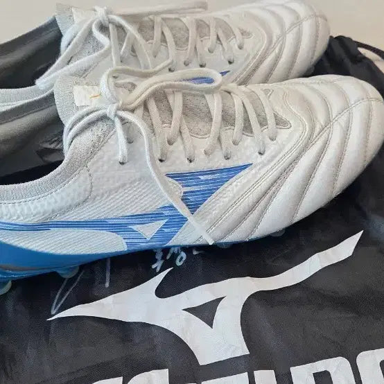 [BUNJANG] Mizuno Morelia Neo IV Beta MD Elite Kangaroo Leather Soccer Cleats / 미즈노 모렐리아 네오4 베타 MD 엘리트 캥거루가죽 260mm