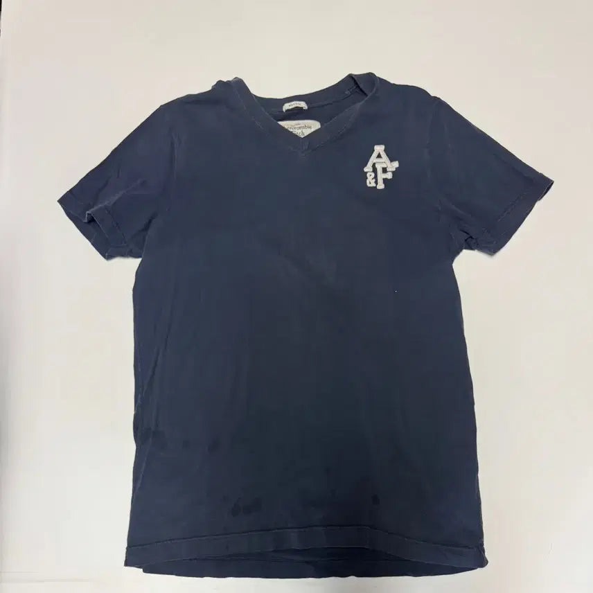 [BUNJANG] Abercrombie & Fitch AF Logo V-Neck Vintage T-Shirt Navy L / 아베크롬비 AF 로고 브이넥 빈티지 반팔 티셔츠 네이비 L
