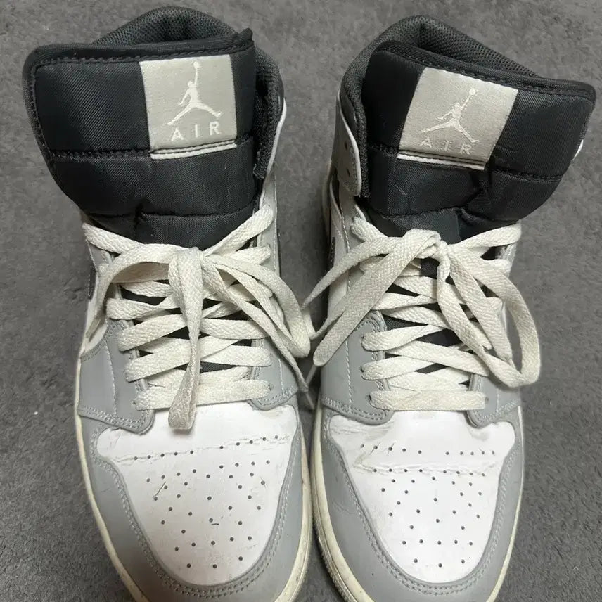 [BUNJANG] Nike Air Jordan 1 Retro High OG 'Wolf Grey' Sneakers / 나이키 조던 울프그레이