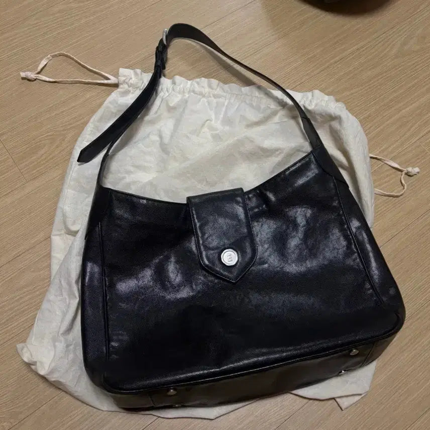 [BUNJANG] Minuit Mint Baton Large Black Bag / 미닛뮤트 바톤 라지 블랙
