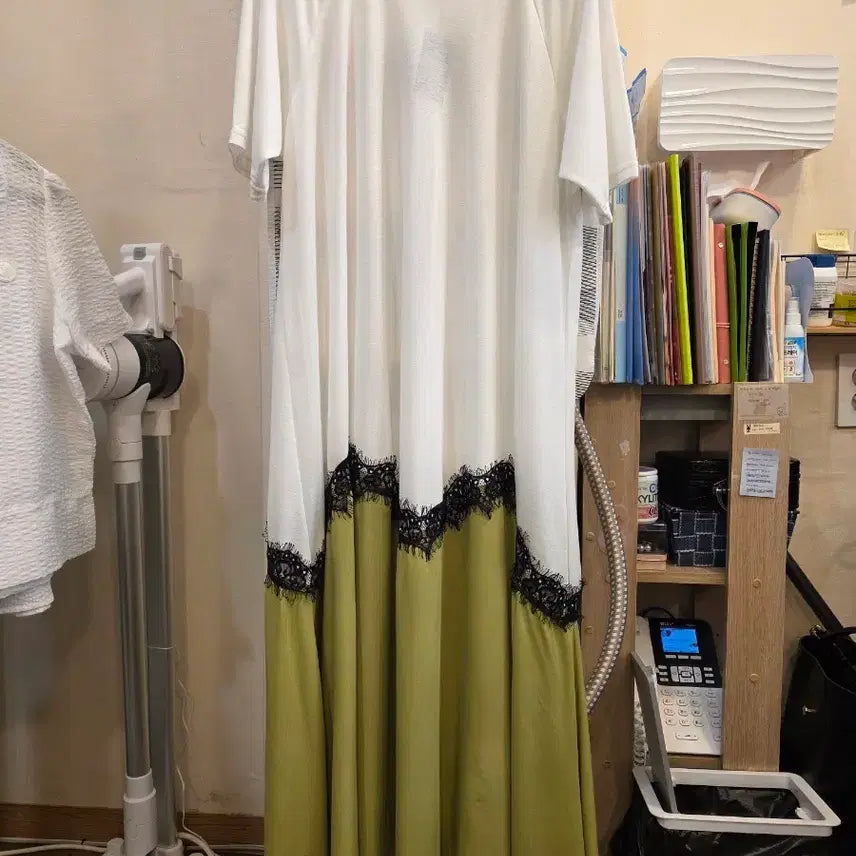 [BUNJANG] White Lace Trimmed Long Dress / 화이트 원피스 롱 블랙 레이스 배색