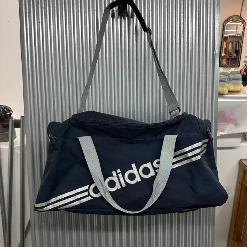 [BUNJANG] Adidas Navy Three-Stripes Big Logo Duffle Bag / [FREE] 아디다스 adidas 네이비 삼선 빅로고 더플백 보스턴백