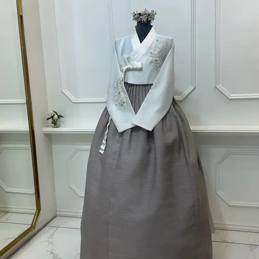 [BUNJANG] Beige Hanbok - Size 66 / 베이지빛한복-66싸이즈