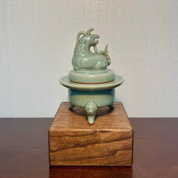 [BUNJANG] Korean Celadon Porcelain Incense Burner with Dragon and Beast Motif / 한국 전통 청자) 기린토향 귀면 삼족 도자기 향로