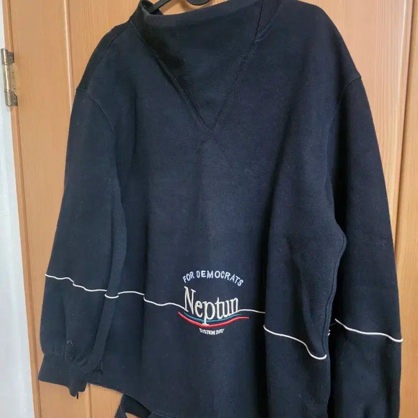 [BUNJANG] SYSTEM Black Sweatshirt Retro Street Asymmetrical Slit Free Size / 시스템  검정 맨투맨 레트로 스트릿 언발 트임 포인트 F 프리