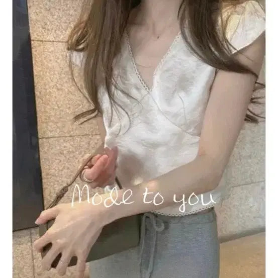 [BUNJANG] V-Neck Lace Blouse (Ivory/Black) / 브이넥 레이스 블라우스(아이보리/블랙)