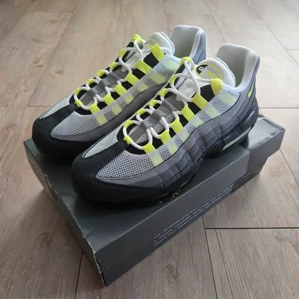 [BUNJANG] Nike Air Max 95 OG Neon Yellow 2020 / 나이키 에어맥스95 OG 네온 옐로우 2020