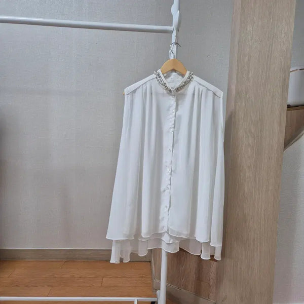 [BUNJANG] Renoma Beaded Sleeveless Blouse / 레노마  비즈 장식 민소매 블라우스