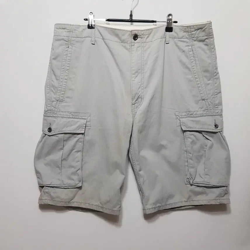 [BUNJANG] Levi's Cargo Shorts Light Grey (Size 38) / 정품/리바이스/카고반바지/96(38)/라이트그레이/파라오쇼핑