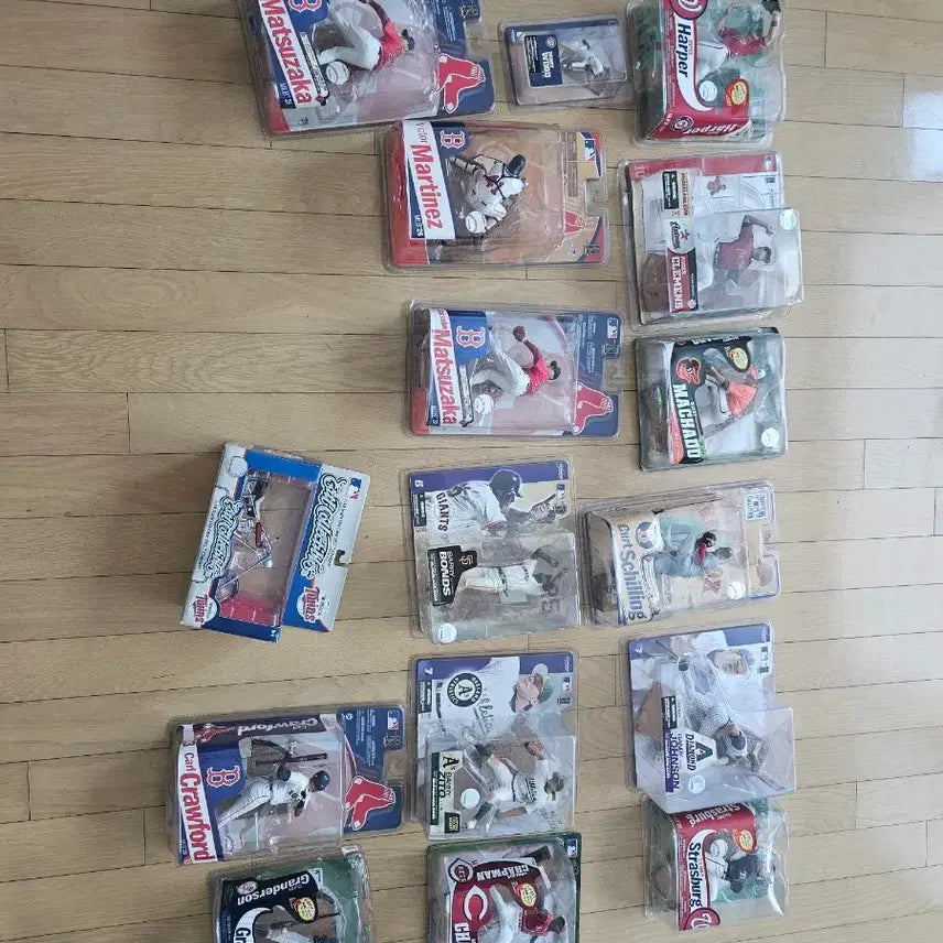 [BUNJANG] MLB Figures Bundle Set (16 pcs, Sealed) / (미개봉)MLB피규어 16개일괄.