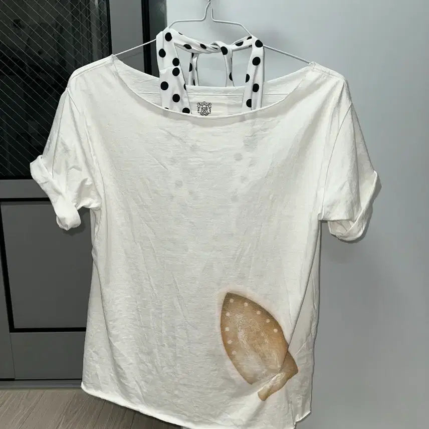 [BUNJANG] Sculptor Off-Shoulder Short Sleeve T-Shirt (White) + Polka Dot Halter Top Set / 스컬프터 원 오프숄더 반팔S +도트 홀터넥 나시 화이트 세트
