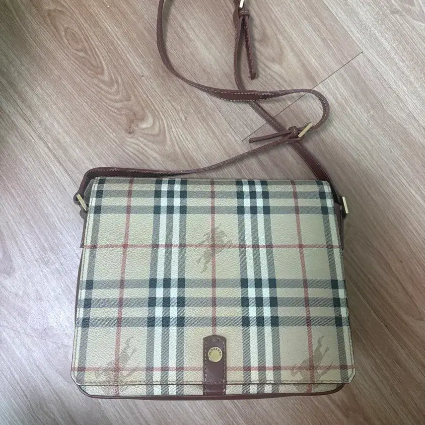 [BUNJANG] Burberry Check Shoulder Bag / 버버리 체크 숄더백