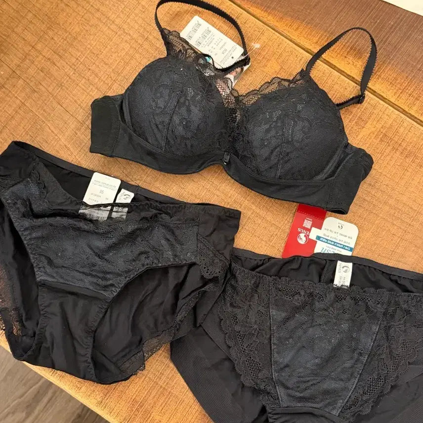 [BUNJANG] Venus Black Lace Bra & Panty Set (80A, 95) / [새상품] VENUS 비너스 블랙 레이스 세트 80A, 95