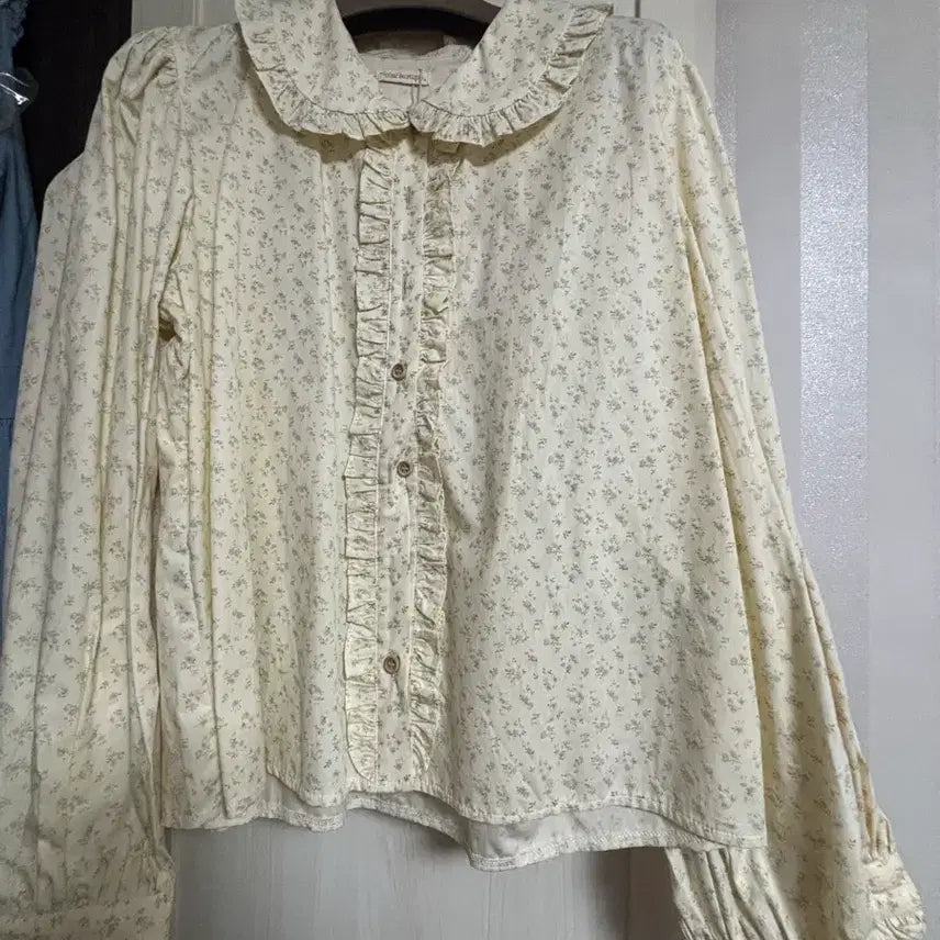[BUNJANG] Mimi Boutique Sky Flower Blouse / 미미부티크 블라우스(하늘꽃)