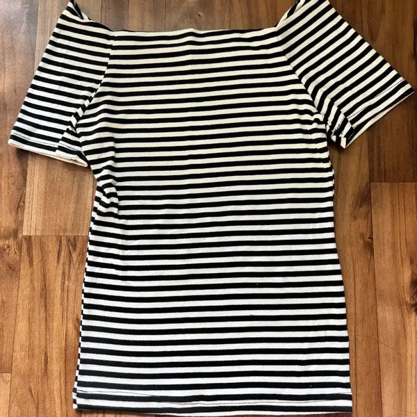 [BUNJANG] Off-Shoulder Short-Sleeve T-Shirt / 반팔 오프숄더