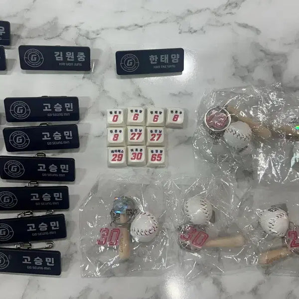[BUNJANG] Lotte Giants Baseball Players Name Tag, Keycap, and Keyring Set / 롯데 자이언츠 한태양 전준우 김원중 전민재 등 키캡 명찰 키링