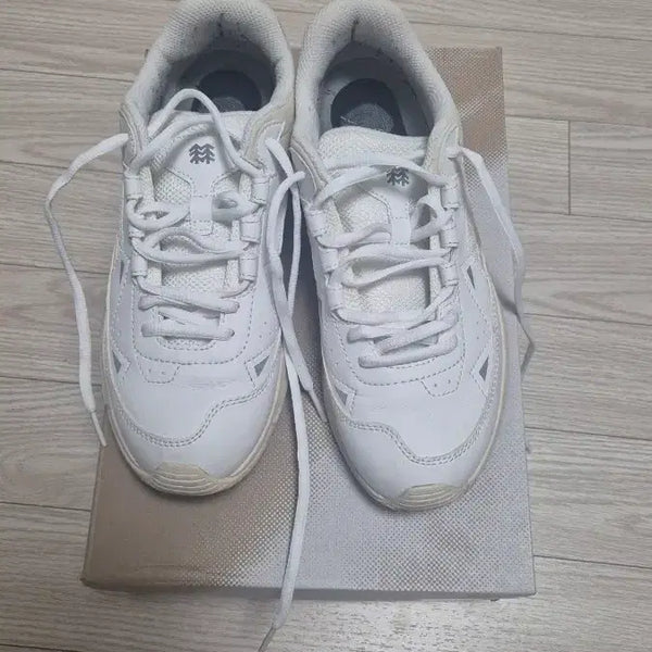 [BUNJANG] KOLON SPORT White Sneakers Vibram Sole / 코오롱 스포츠 흰색 스니커즈 비브람솔