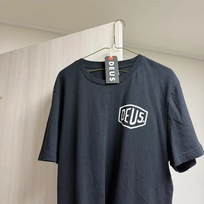 [BUNJANG] Deus Ex Machina Black T-Shirt (L) / 데우스 엑스 마키나 블랙 반팔티 L