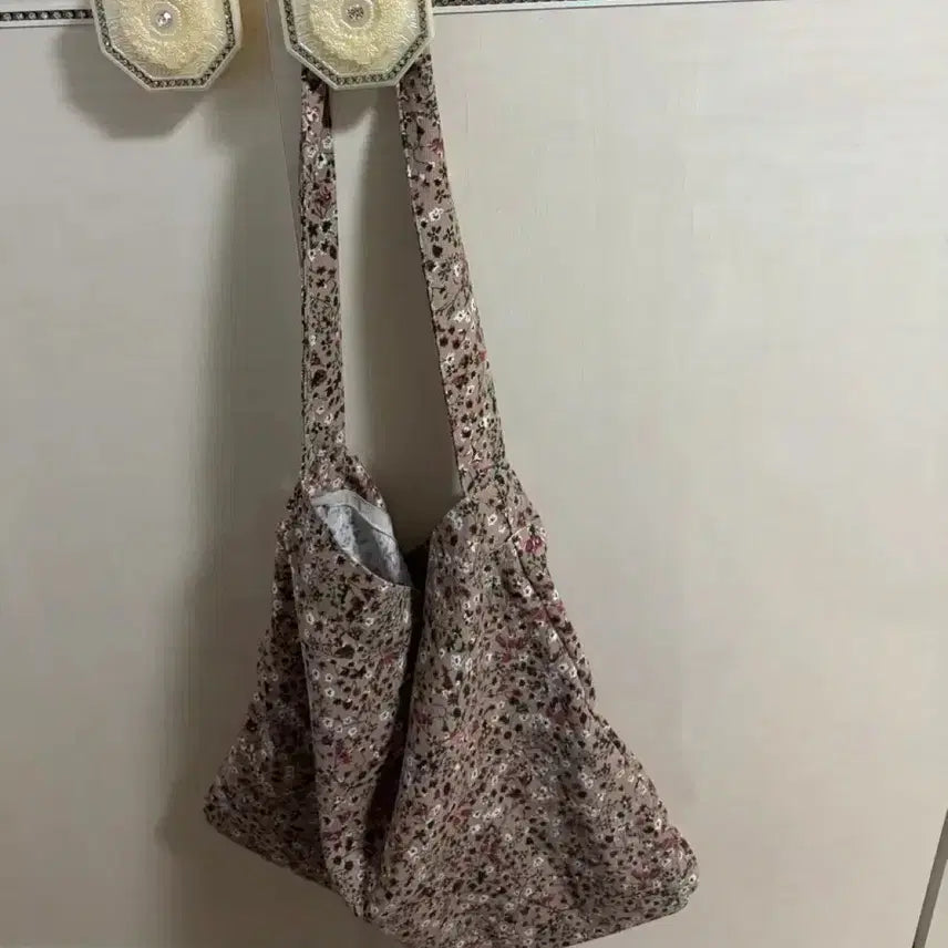 [BUNJANG] Flower Pattern Eco Bag Light Brown / 에코백 라이트브라운 플라워패턴
