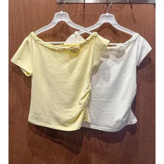 [BUNJANG] SINOON One-Shoulder Rose T-Shirt White / 시눈 원숄더 로즈 티셔츠 화이트