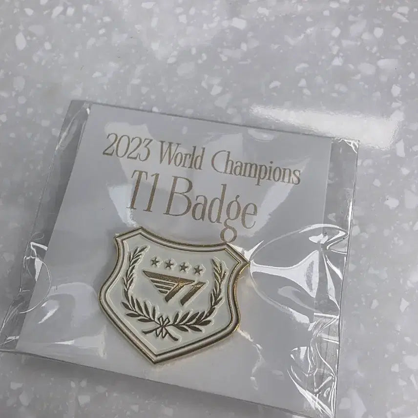 [BUNJANG] T1 2023 World Champion Badge / 2023 T1 월드 챔피언 뱃지