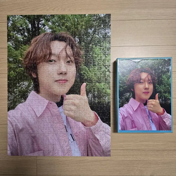 [BUNJANG] Forestella Kang Hyung Ho 500-Piece Jigsaw Puzzle & Double-Sided Hologram Photocard Set / 포레스텔라 피타 강형호 500피스 직소퍼즐과 양면 홀로그램 포토카드 (비공굿)