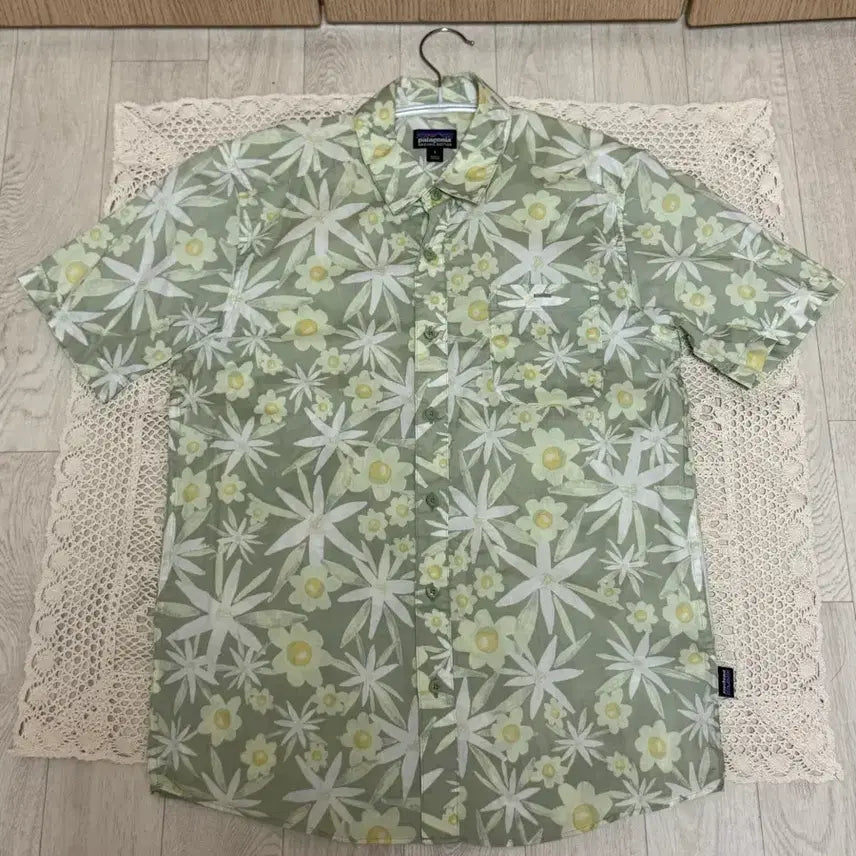 [BUNJANG] Patagonia Organic Cotton Flower Pattern Short Sleeve Shirt / 파타고니아 오가닉 코튼 플라워 패턴 반팔 셔츠