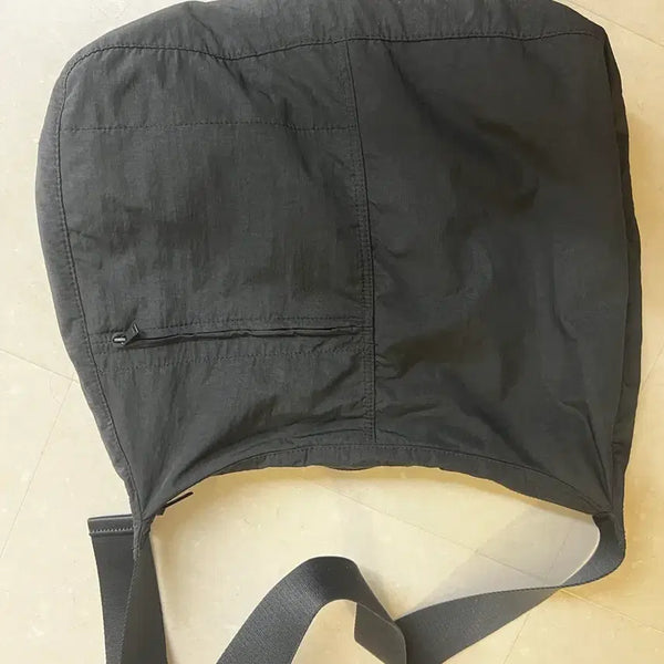 [BUNJANG] COS Slouchy Nylon Messenger Bag Navy / 코스 슬라우치 나일론 메신저백 네이비