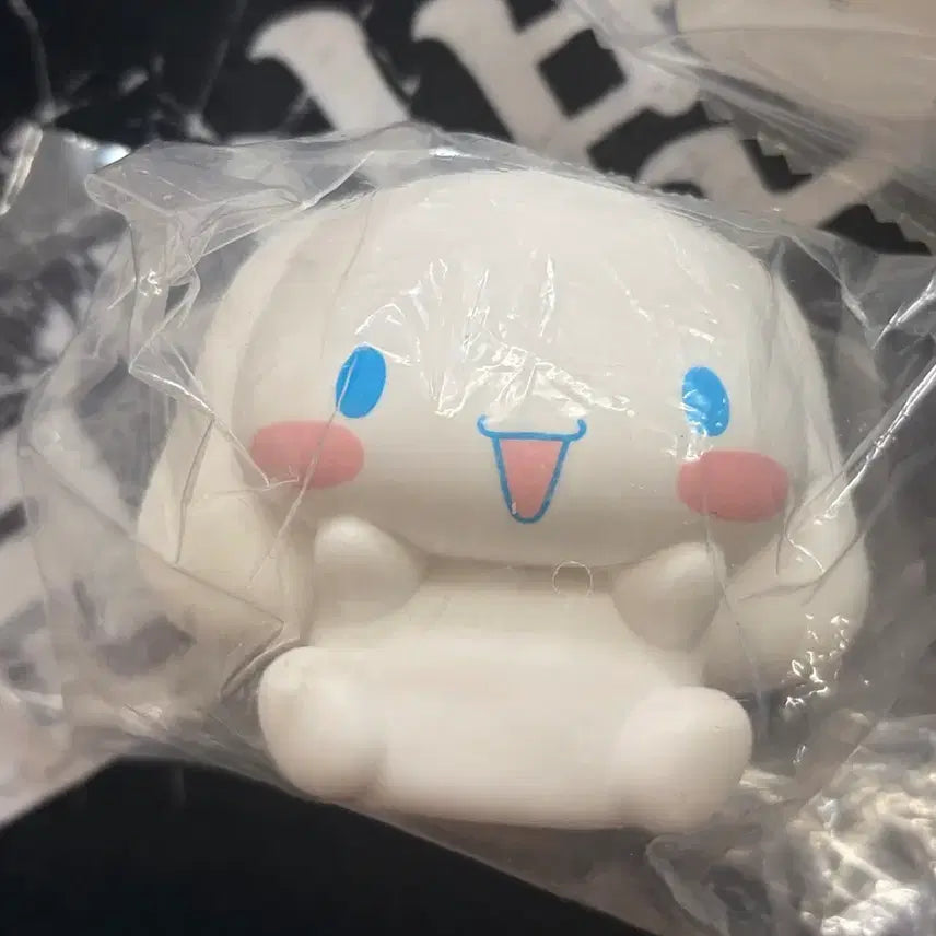 [BUNJANG] Sanrio Cinnamoroll Squeeze Figure (Sealed) / (미개봉) 산리오 시나모롤 스퀴시 피규어
