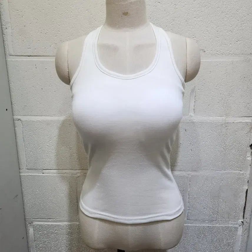 [BUNJANG] Basic Built-in Bra Camisole - White / 캡내장 홀더넥 무지 나시- 화이트