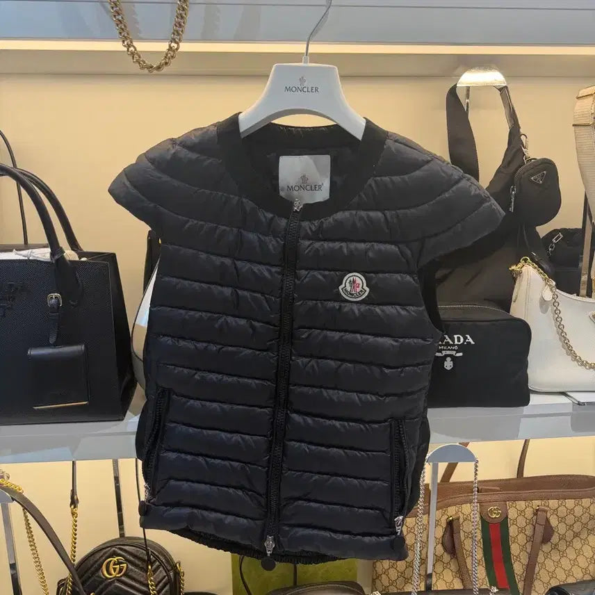 [BUNJANG] Moncler Padded Vest Black / [정품/0size] 몽클레어 패딩 조끼