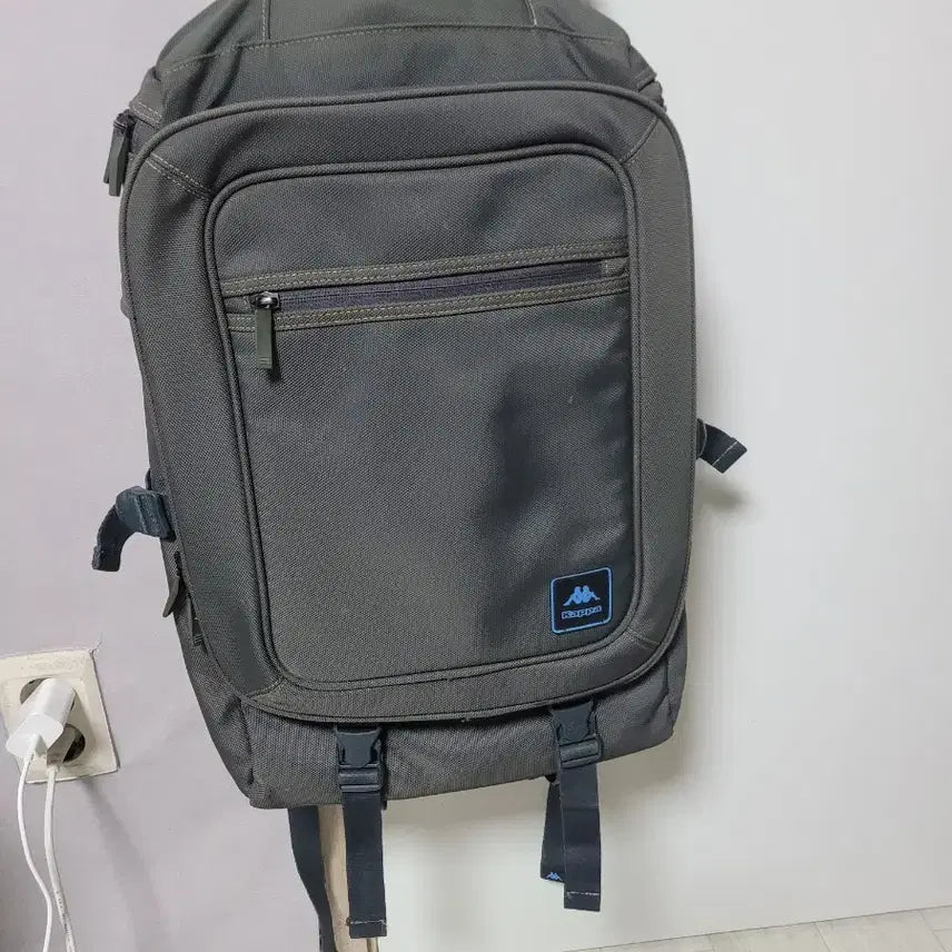 [BUNJANG] Kappa Backpack Laptop Bag / 깔끔한 디자인의 카파 백팩이에요노트북 배낭 가방.튼튼해요넉넉한 수납공간으로 노트북이나 책을 넣고 다니기 좋아요내부 블루 색상 안감이 포인트랍니다데일리로 사용하기 좋은 백팩