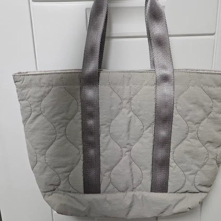[BUNJANG] Zara Quilted Big Tote Bag Shoulder Bag Mocha Beige / zara 자라 퀼팅 빅 토트백 숄더백 바스락 방수 원단 가방 모카베이지 새상품
