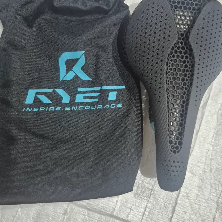 [BUNJANG] RYET Full Carbon 3D Print Bicycle Saddle / RYET 풀 카본 3D 프린트 자전거 새들 MTB 자갈 도로 넓은 245mm 143mm 162g 7*9mm