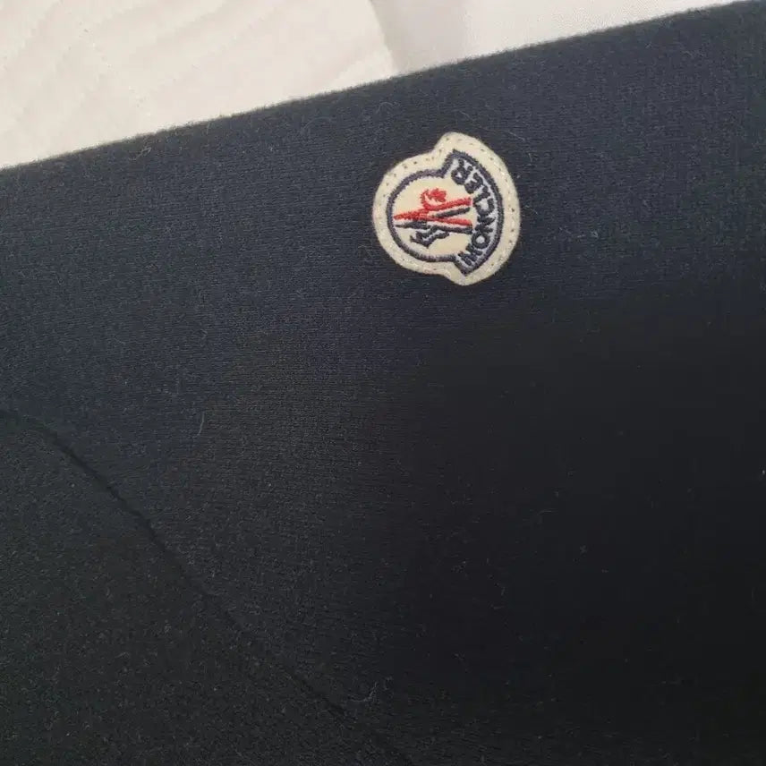 [BUNJANG] Moncler Black Logo Patch Zip-Up Hoodie / 몽클레어 블랙 후드집업