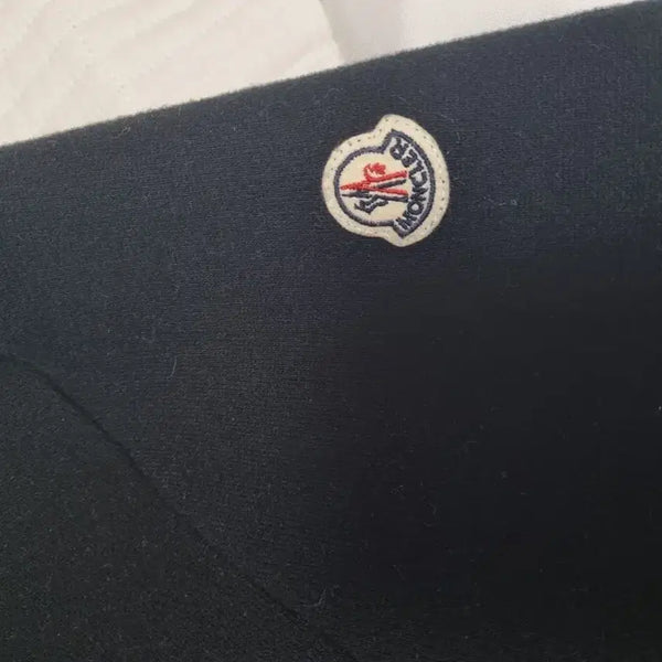 [BUNJANG] Moncler Black Logo Patch Zip-Up Hoodie / 몽클레어 블랙 후드집업
