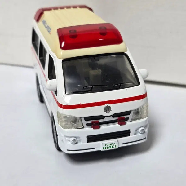 [BUNJANG] 1/36 Scale Toyota Hiace Ambulance Diecast Minicar / 도요타 하이에이스1/36 앰뷸런스 병원차 다이캐스트 미니카