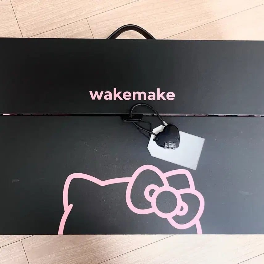 [BUNJANG] WAKEMAKE Hello Kitty Black Edition Multi Palette Tint Balm Stick / 웨이크메이크 헬로키티 블랙 에디션 풀박스 웨메 아이팔레트 멀티 팔레트 인형 글로우 틴트 밤 스틱